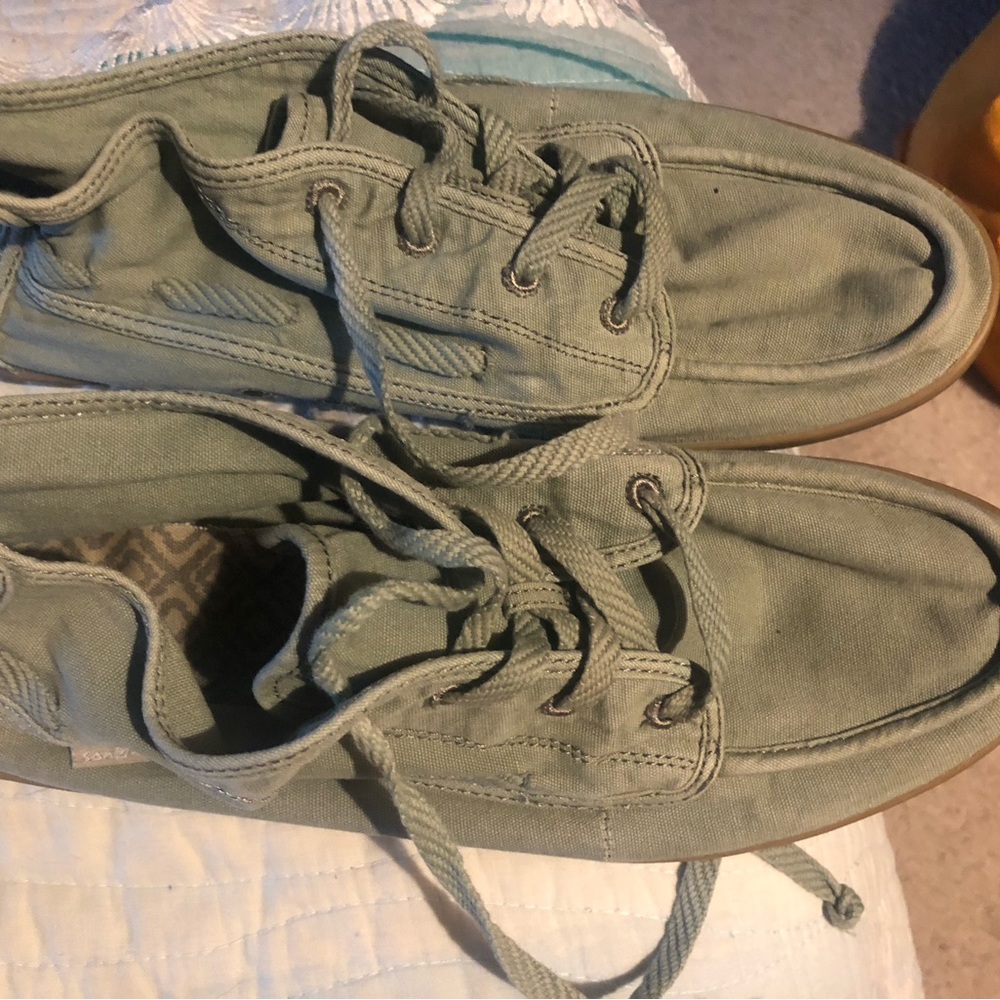 Sanuk sneakers